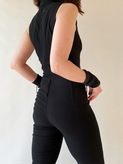 Czarny kombinezon