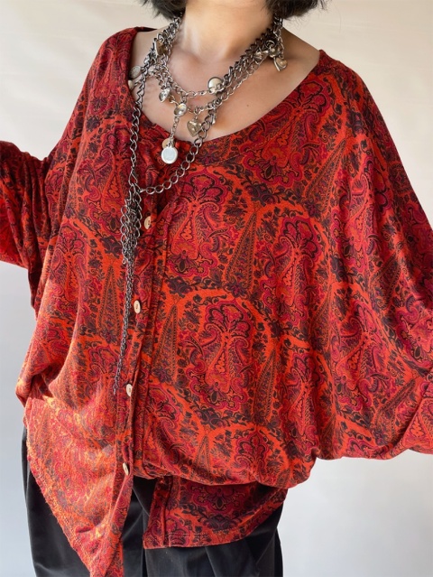 Czerwona bluzka na guziki