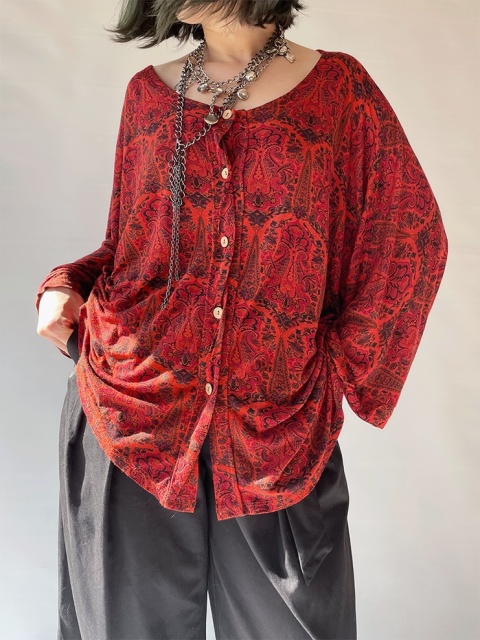 Czerwona bluzka na guziki