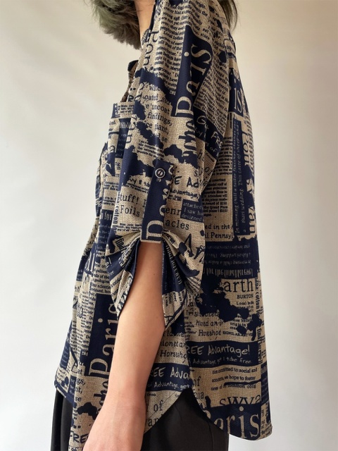 Koszula w gazetowy print