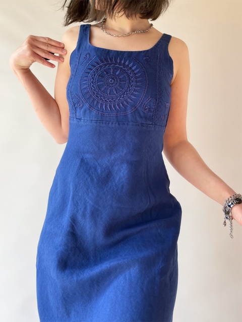 Niebieska sukienka maxi