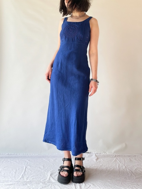 Niebieska sukienka maxi