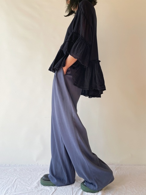 Niebieskie spodnie z szerokimi nogawkami