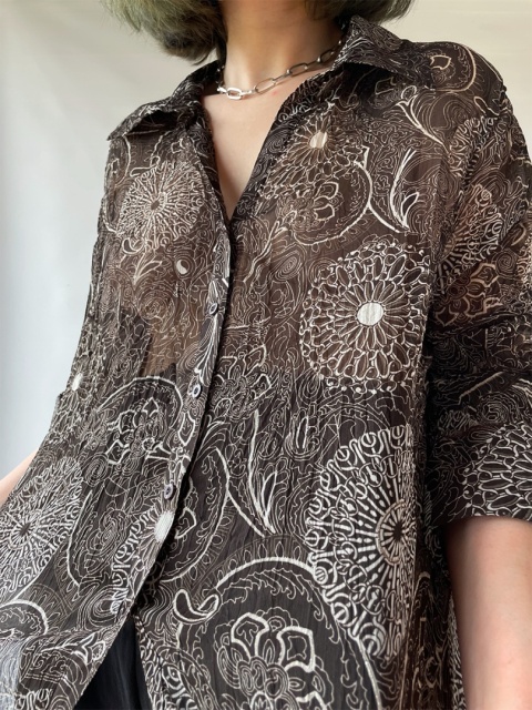 Półprzezroczysta koszula