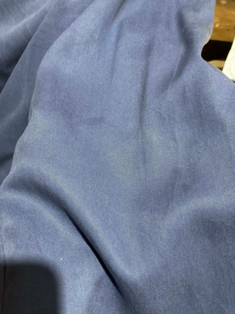 Niebieskie spodnie z szerokimi nogawkami