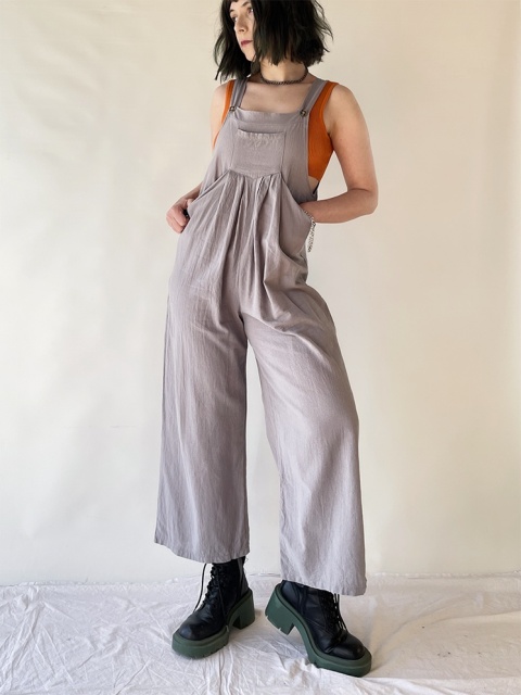 Szare płócienne ogrodniczki