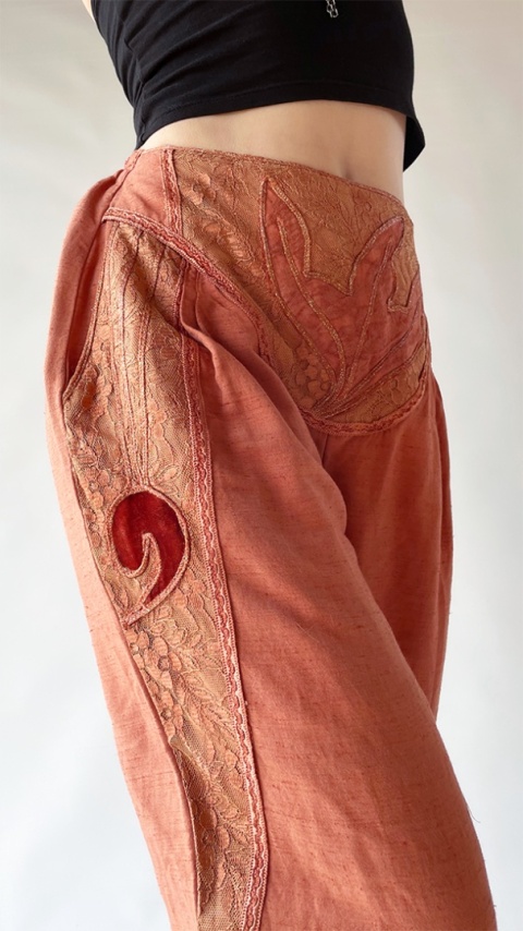 Spodnie ze zdobieniami