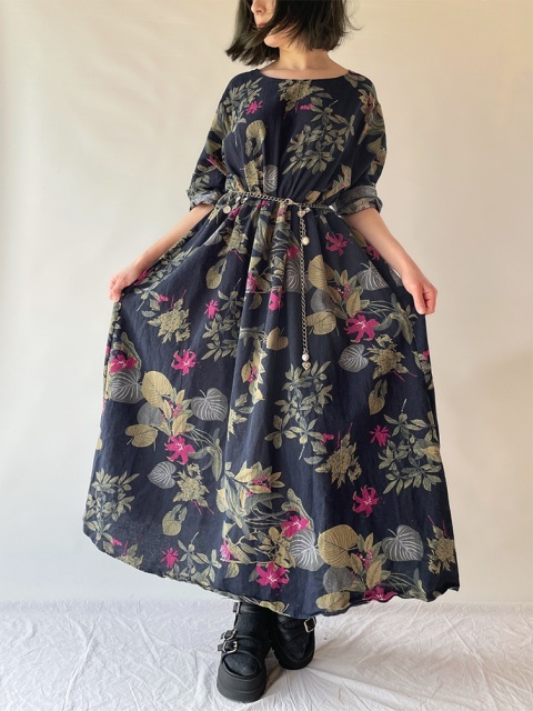 Płócienna sukienka w kwiaty