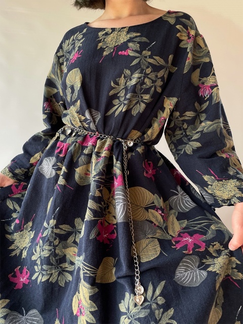 Płócienna sukienka w kwiaty