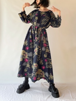 Płócienna sukienka w kwiaty