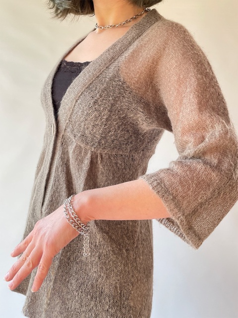 Beżowy sweterek z moherem i wełną