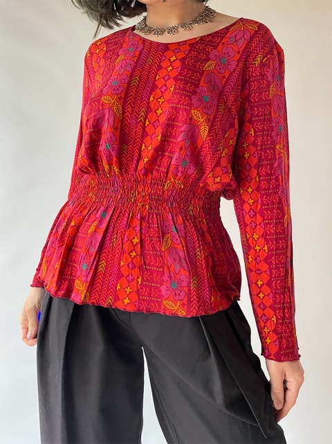 Czerwona bluzka we wzorki