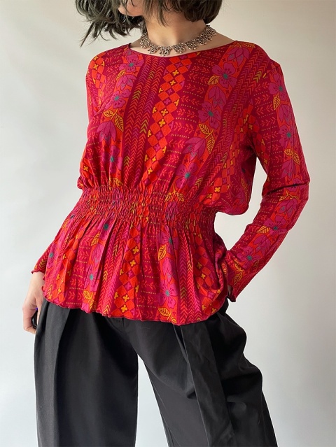 Czerwona bluzka we wzorki