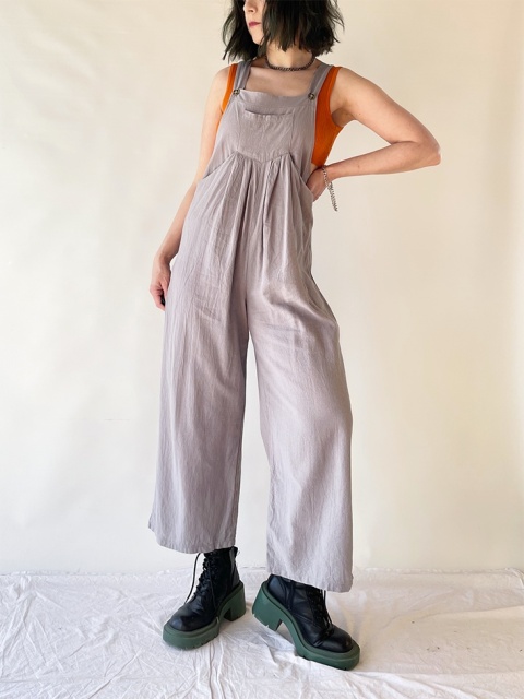 Szare płócienne ogrodniczki