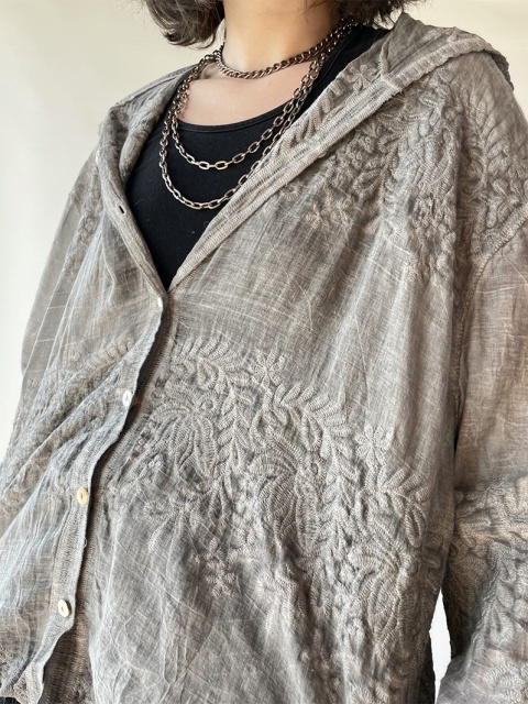 Haftowana bluzka z kapturem