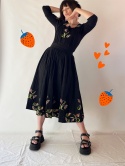 Czarna haftowana sukienka handmade