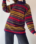 Kolorowy sweter z golfem