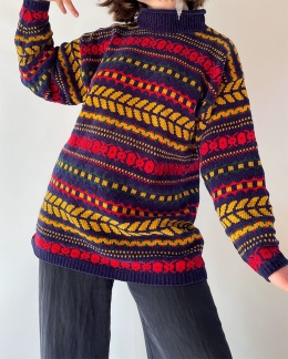 Kolorowy sweter z golfem