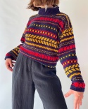 Kolorowy sweter z golfem