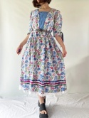 Sukienka cottagecore w kwiaty