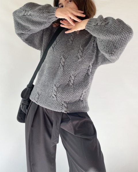 Szary sweter handmade