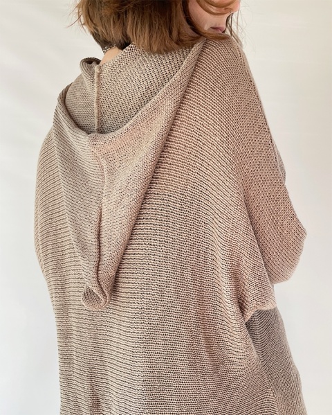 Sweter z kapturem