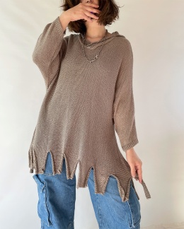 Sweter z kapturem