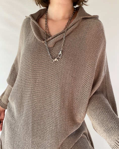 Sweter z kapturem