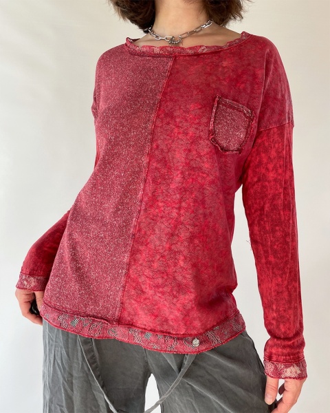 Czerwony longsleeve z koronką