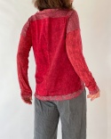 Czerwony longsleeve z koronką
