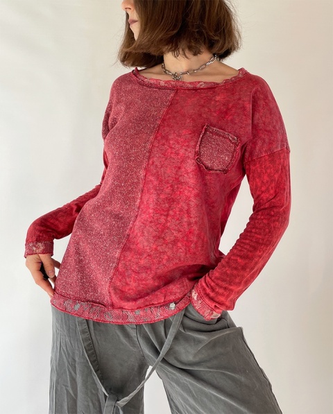 Czerwony longsleeve z koronką