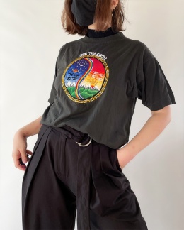 T-shirt z kolorową wyszywanką