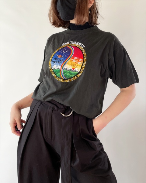 T-shirt z kolorową wyszywanką