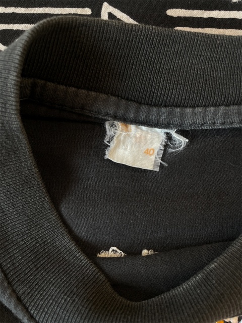 T-shirt z kolorową wyszywanką